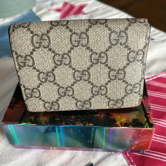 GUCCI SUPREME CHERRY WALLET - Picture 5 of 12